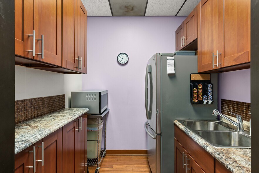 More Photos Of 17227 Mercury Dr, Houston Medical For Sale