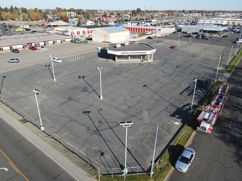 More Photos Of 3305 W Marie St, Pasco Auto Dealership For Sale