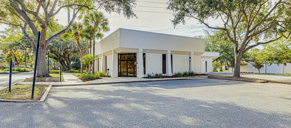 Primary Photo Of 2803 S Bay St, Eustis Medical For Sale
