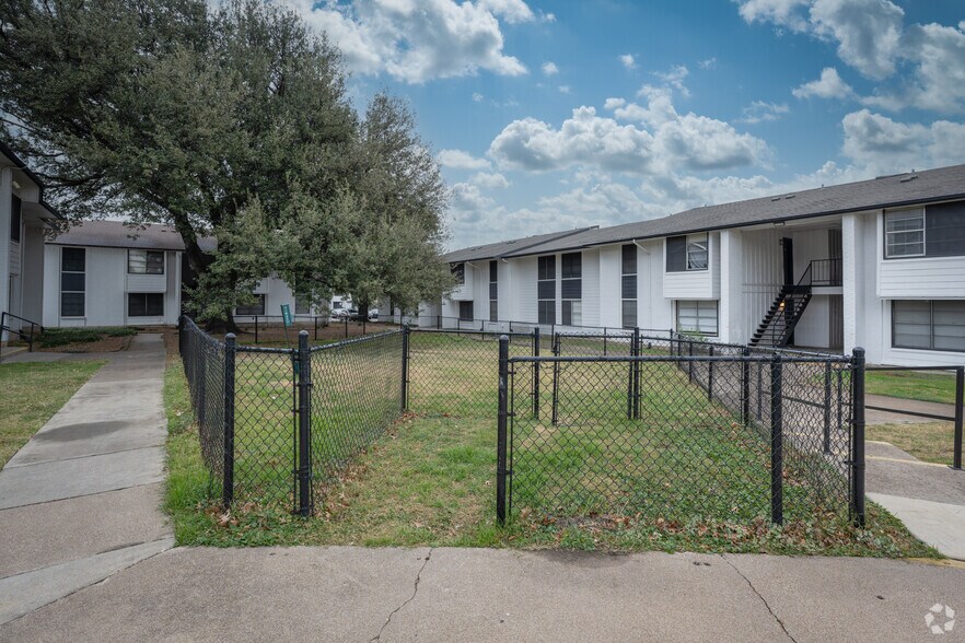 More Photos Of 834 Timberlake Dr, Arlington Apartments For Sale