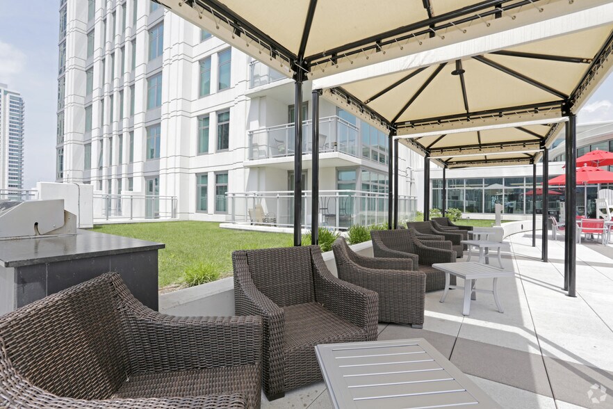 More Photos Of 555 W Kinzie St, Chicago Multifamily For Sale