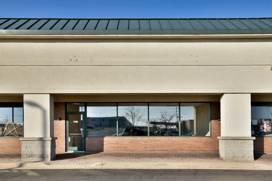 Primary Photo Of 1116 W Devon Ave, Elk Grove Village Medical For Lease