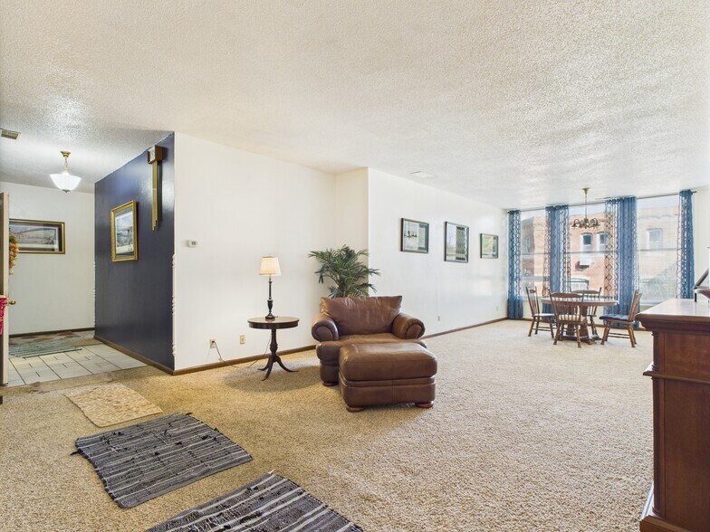 More Photos Of 619 Blondeau St, Keokuk Office For Sale