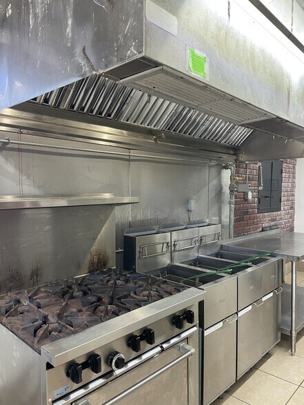 More Photos Of 2120 N Palafox St, Pensacola Fast Food For Lease