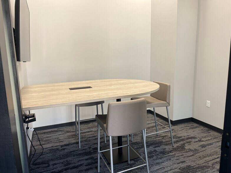 More Photos Of 200 E 9th St, Coralville Office For Lease