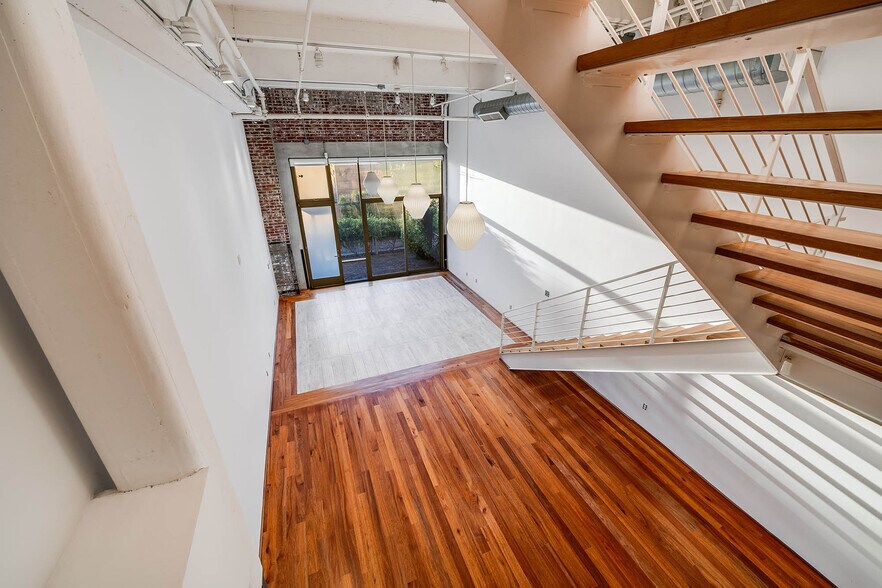 More Photos Of 1850 Industrial St, Los Angeles Apartments For Lease