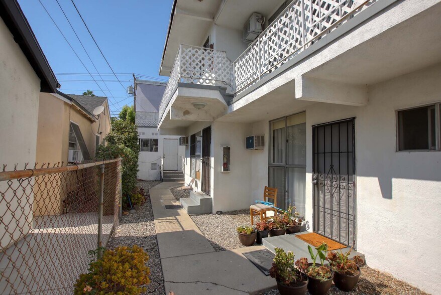 More Photos Of 1055 Grover Ave, Glendale Apartments For Sale