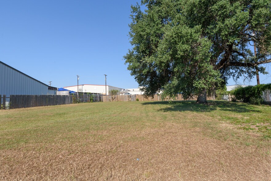More Photos Of 2600 Commerce St, Marble Falls Land For Sale