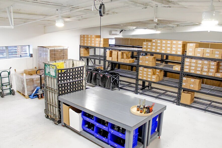 More Photos Of 729 Airport Blvd, Austin Research And Development For Sale