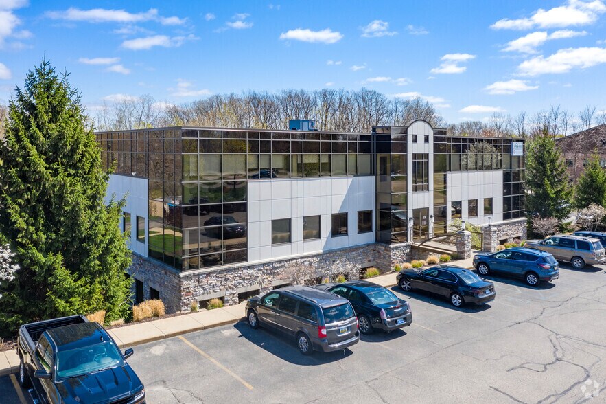 More Photos Of 330 E Beltline Ave, Grand Rapids Medical For Lease