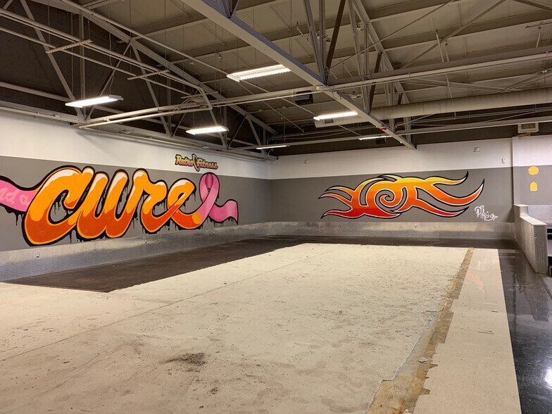 More Photos Of 122 Mill Rd, Oaks Warehouse For Lease