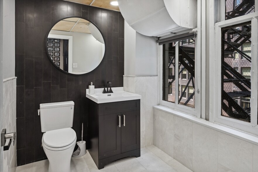 More Photos Of 33 W Jackson Blvd, Chicago Loft Creative Space For Sale