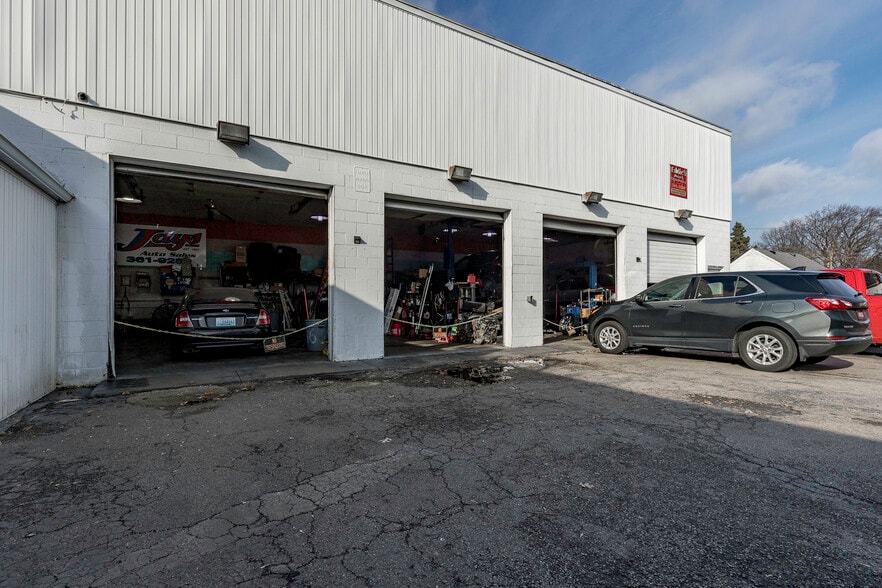 More Photos Of 1545 Berry Blvd, Louisville Auto Dealership For Sale