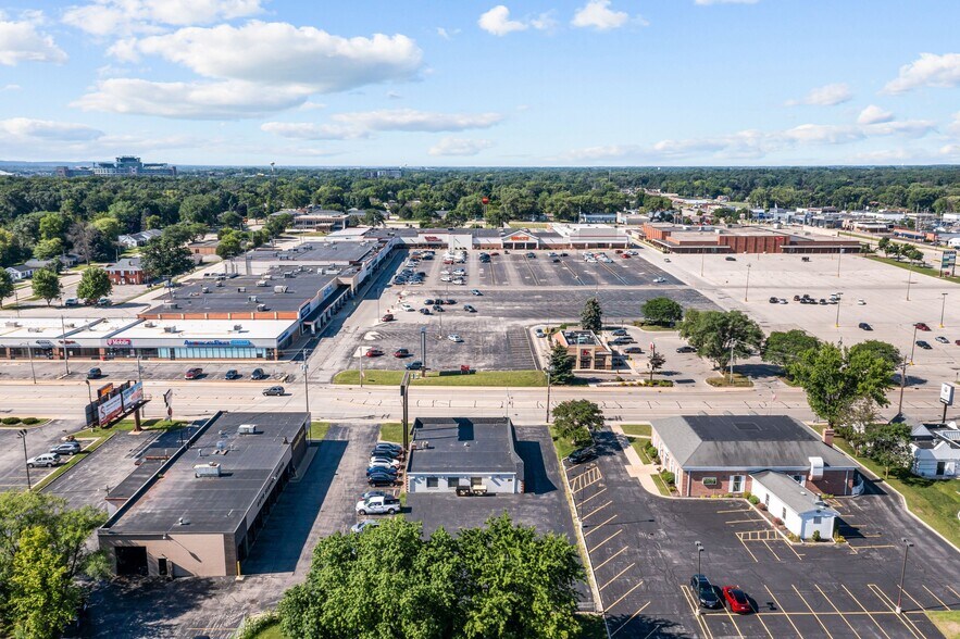 More Photos Of 1518 W Mason St, Green Bay Freestanding For Lease