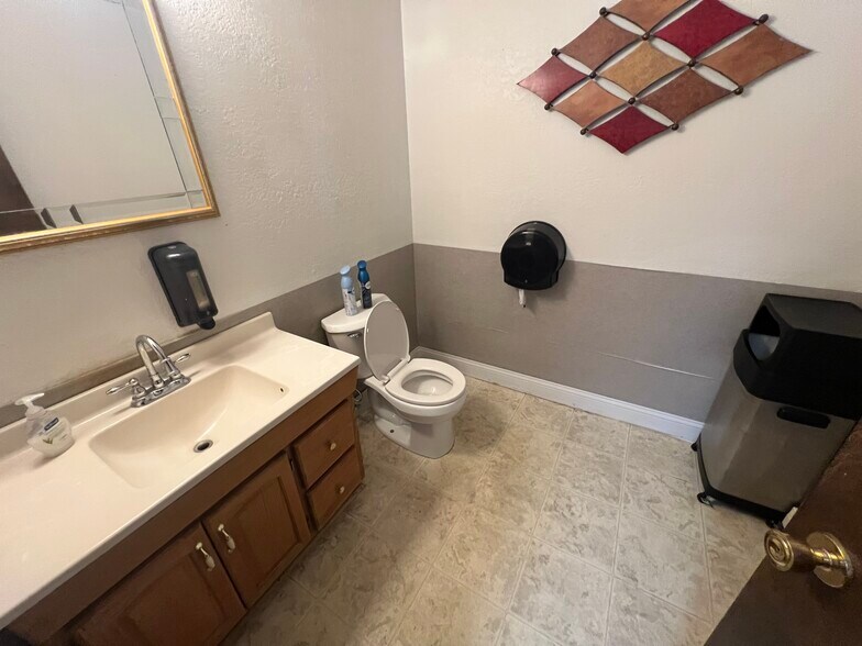 More Photos Of 1720 Main St, Lander Warehouse For Sale