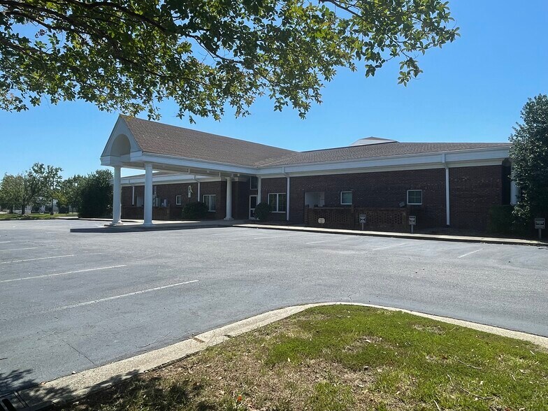 More Photos Of 2402 Camden St SW, Wilson Medical For Lease