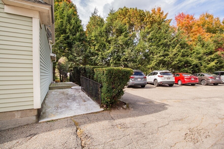 More Photos Of 4 Boyden Rd, Holden Office For Lease