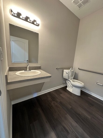 More Photos Of 10015-10017 Leather Fern Ln, Riverview Medical For Lease