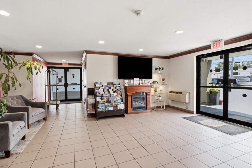 More Photos Of 7680 Niagara Falls Blvd, Niagara Falls Hotel For Sale