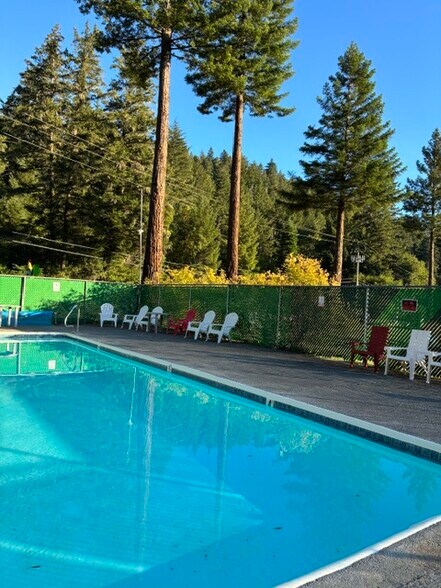 More Photos Of 4112 Redwood Dr, Redway Hotel For Sale
