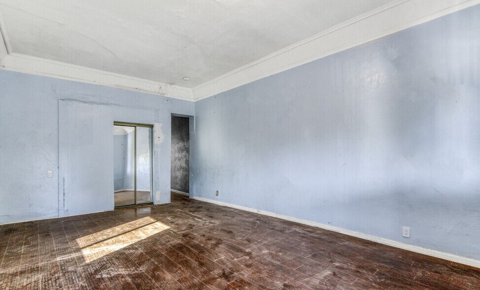 More Photos Of 275 S Union Ave, Los Angeles Apartments For Sale