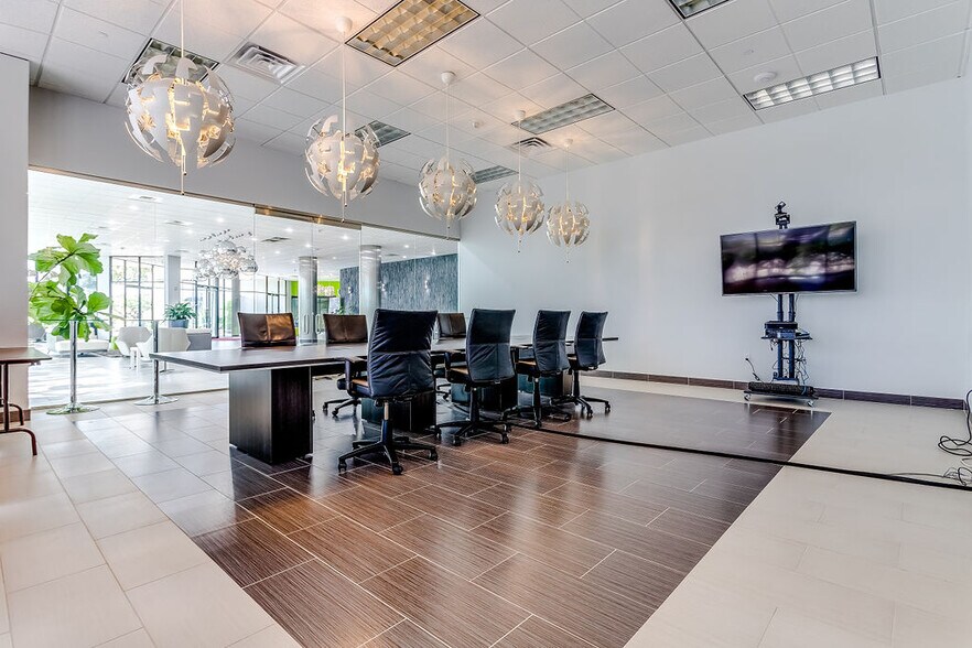 More Photos Of 2350 Valley View Ln, Dallas Loft Creative Space For Lease