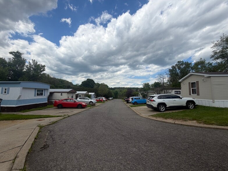 Primary Photo Of 1-21 Dinardo Mnr, Imperial Manufactured Housing Mobile Home Park For Sale