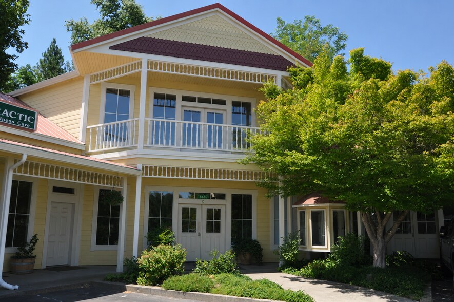 More Photos Of 18687 Main St, Groveland Storefront For Lease