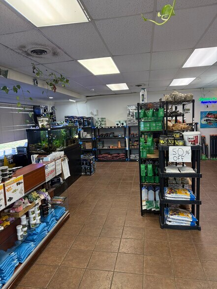 More Photos Of 11563 Memorial Pkwy SE, Huntsville Showroom For Sale