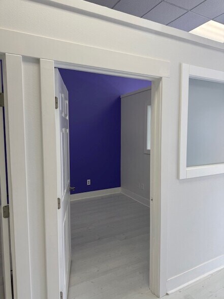 More Photos Of 211 Village Commons Blvd, Camarillo Storefront Retail Residential For Lease