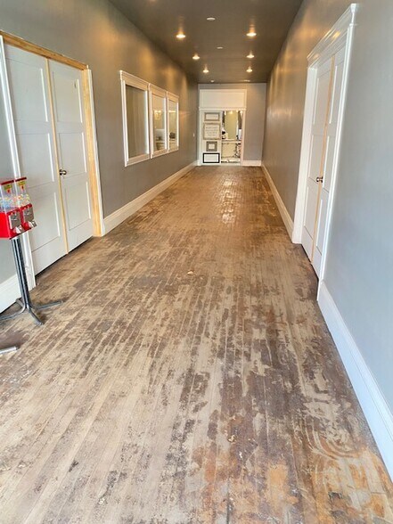 More Photos Of 34 N Main St, Roosevelt General Retail For Sale