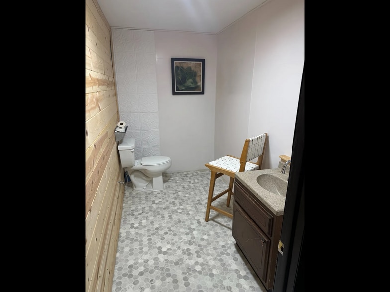 More Photos Of 107 E Jefferson St, Bloomfield Office Residential For Sale