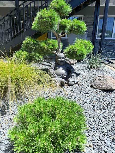 More Photos Of 1450 Ashland St, Ashland Hotel For Sale