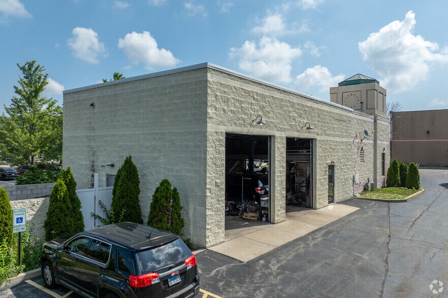 More Photos Of 2449 63rd St, Woodridge Auto Repair For Sale