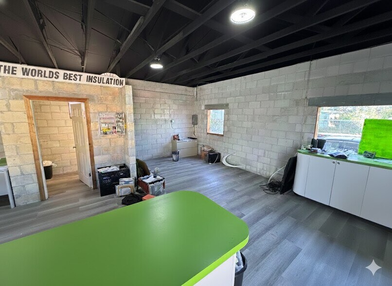 More Photos Of 1714 S Combee Rd, Lakeland Manufacturing For Sale