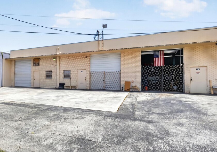 More Photos Of 272-280 SW 33rd St, Fort Lauderdale Unknown For Lease