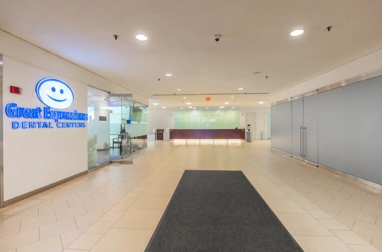 More Photos Of 500 Renaissance Ctr, Detroit Office For Lease