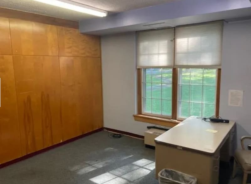 More Photos Of 101 Quaker Hill Dr, Richmond Flex For Lease