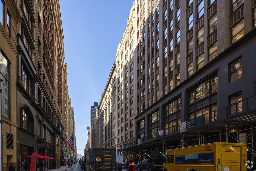 More Photos Of 225 W 39th St, New York Loft Creative Space For Lease