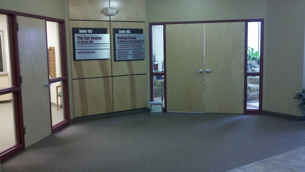 More Photos Of 3640 Main St, Springfield Medical For Lease