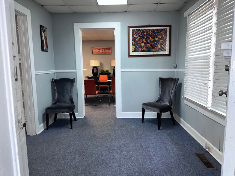 More Photos Of 981 Martin Luther King Jr Dr, Atlanta Office Residential For Lease