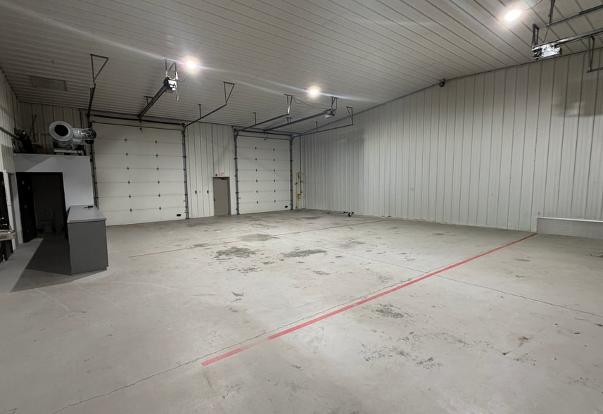 More Photos Of 1413 S Fraser St, Georgetown Showroom For Lease