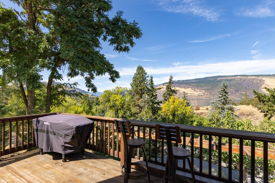 More Photos Of 407 Huskey Rd, Mosier Specialty For Sale