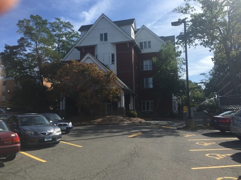 More Photos Of 19 Woodland St, Hartford Office For Sale