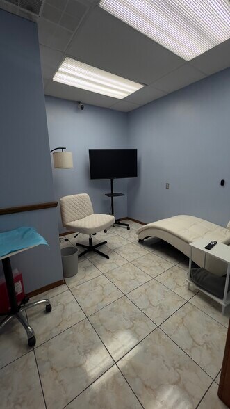 More Photos Of 8407 Bandera Rd, San Antonio Coworking Space