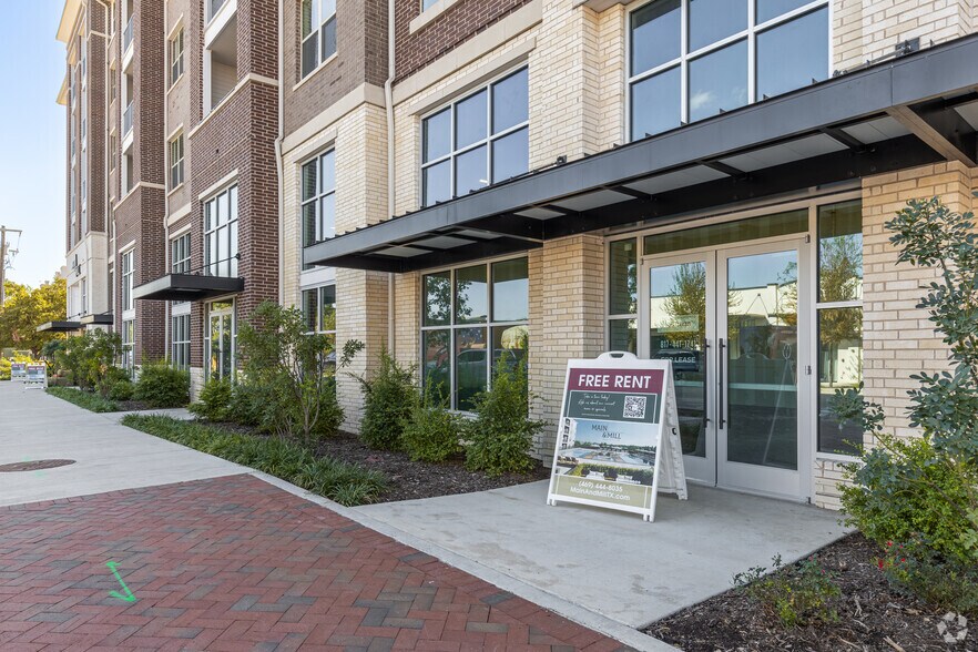 More Photos Of 100 E Main St, Lewisville Apartments For Lease