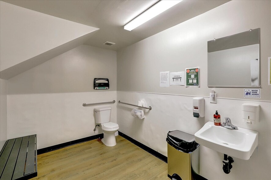 More Photos Of 7648 Monterey St, Gilroy Storefront For Sale