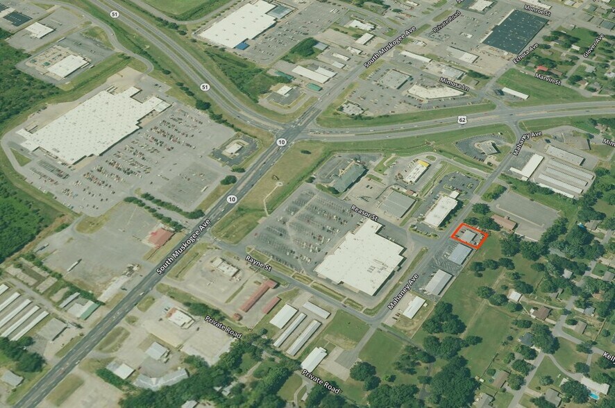 More Photos Of 2113 Mahaney Ave, Tahlequah Service Station For Sale