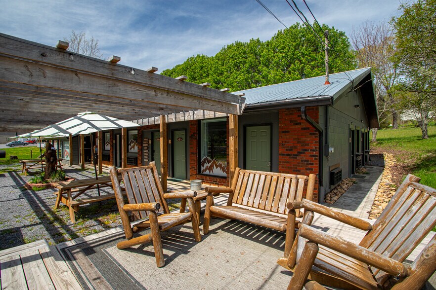 More Photos Of 3804 Wears Valley Rd, Sevierville Hotel For Sale