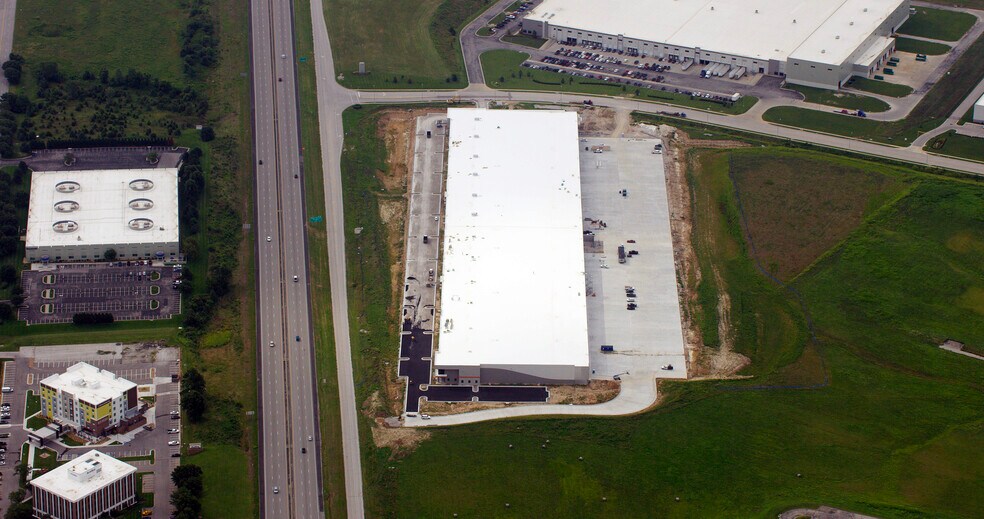More Photos Of 10530 NW Transcon Dr, Kansas City Distribution For Lease